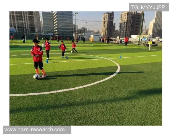 带足球明星走进野外探险体验足球与自然的完美结合