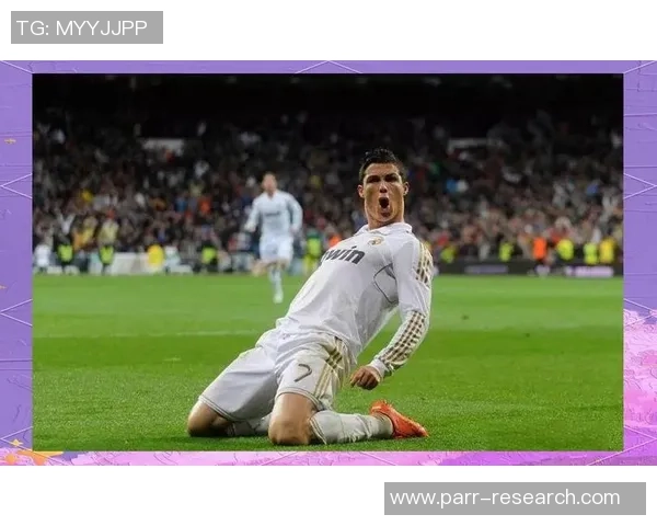 足球明星私下生活揭秘真实瞬间与背后故事展现球场外的另一面 足球明星私下生活揭秘真实瞬间与背后故事展现球场外的另一面